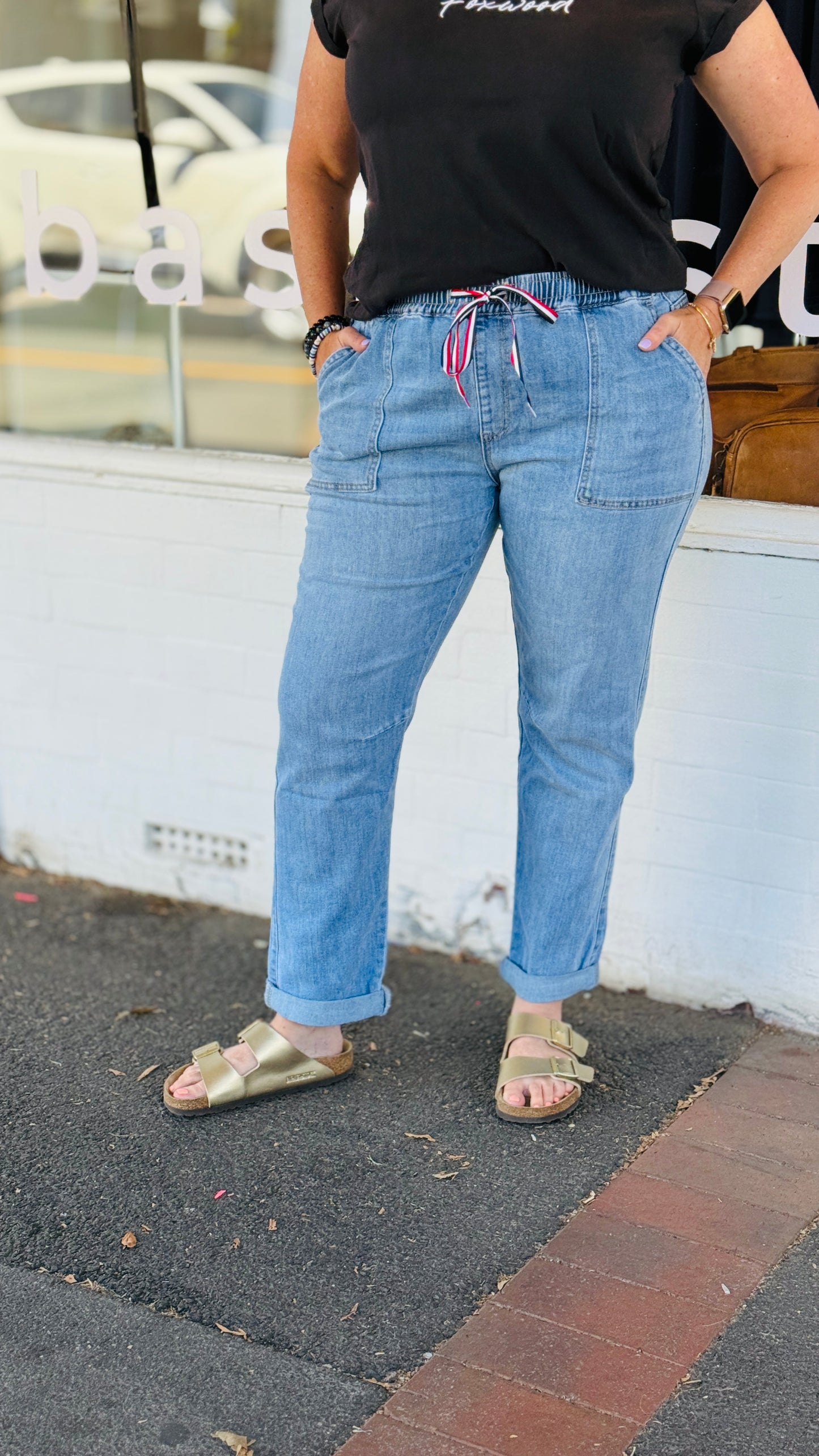 Jenna Pull-on Relaxed Jeans - Light Wash Denim