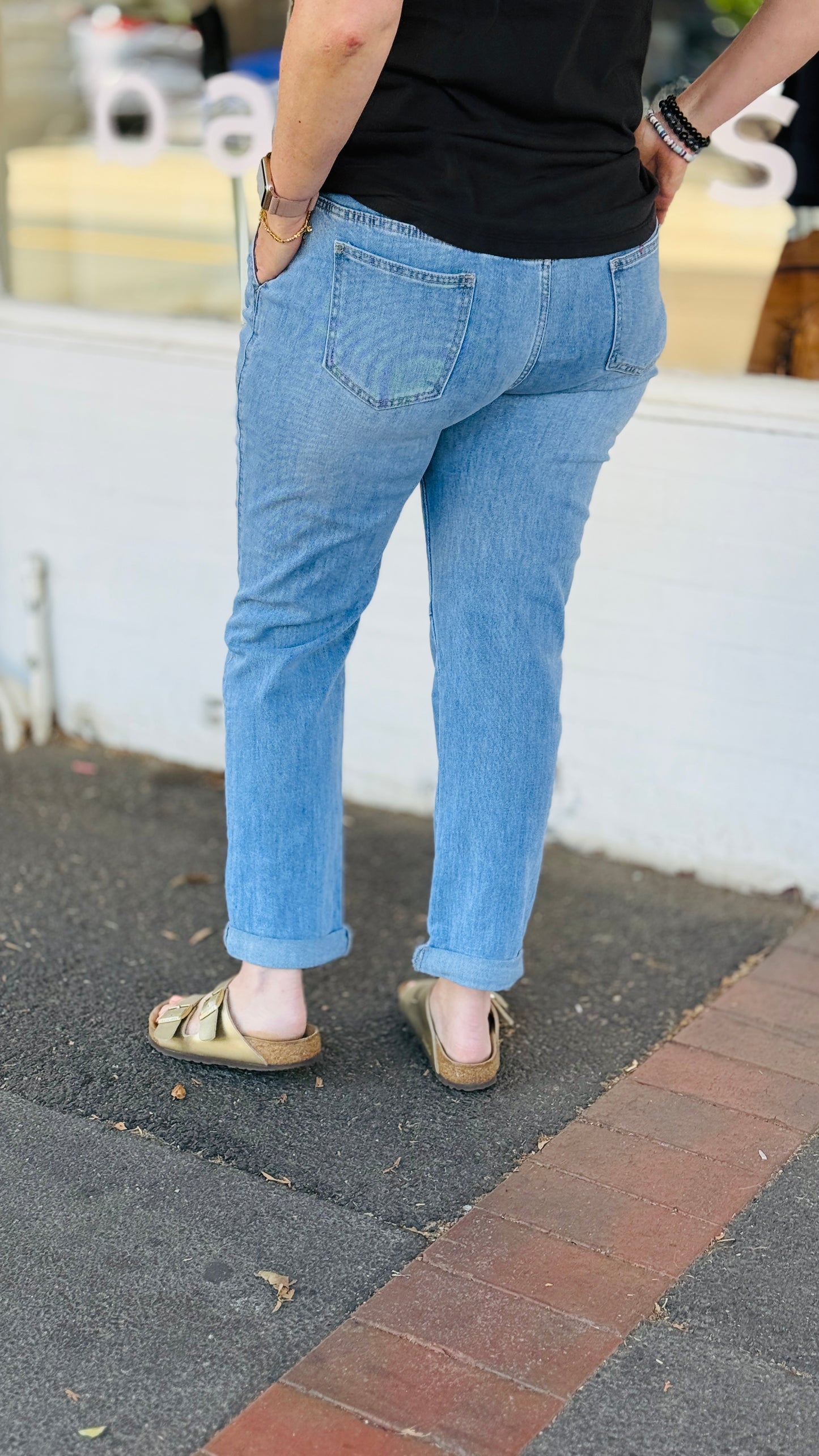 Jenna Pull-on Relaxed Jeans - Light Wash Denim