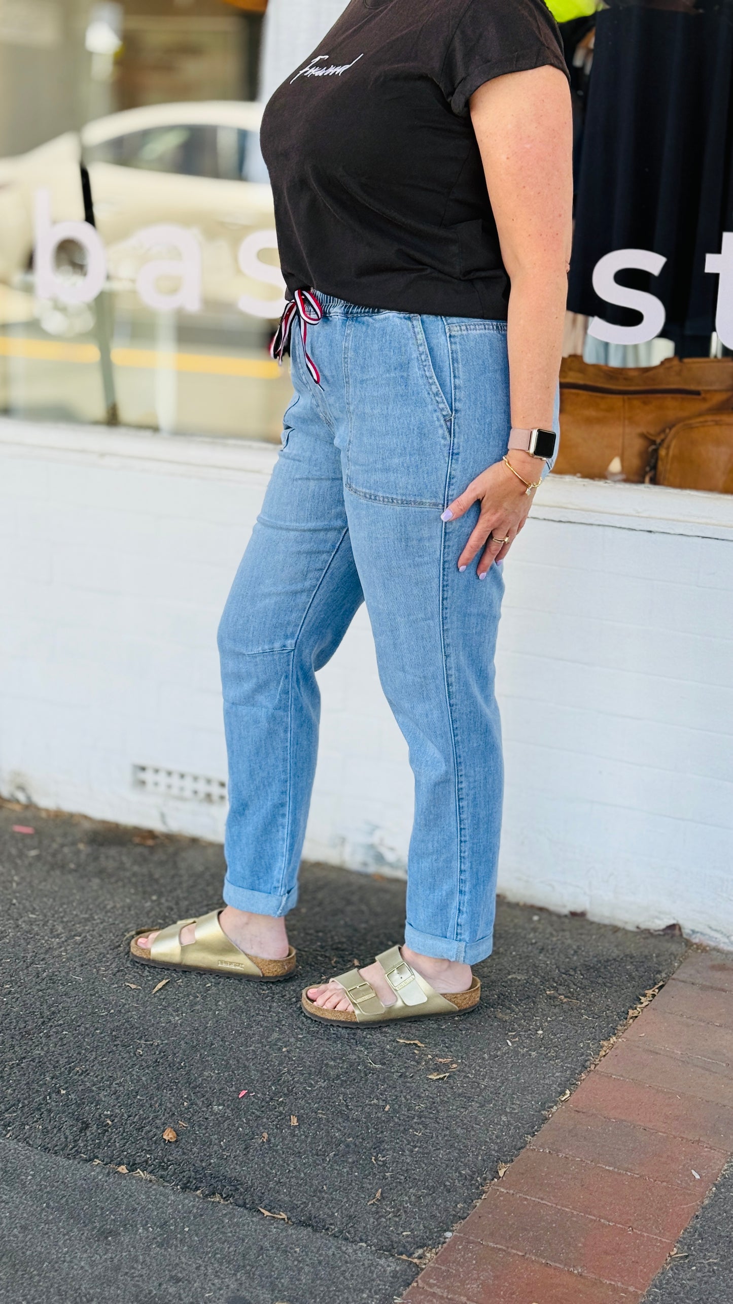 Jenna Pull-on Relaxed Jeans - Light Wash Denim