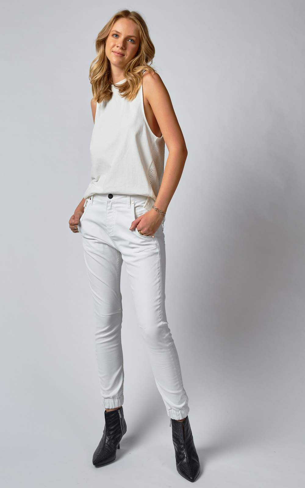 Cuffed Jeans - White