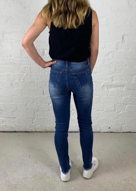 Harper High Waisted Jeans || Distressed Denim