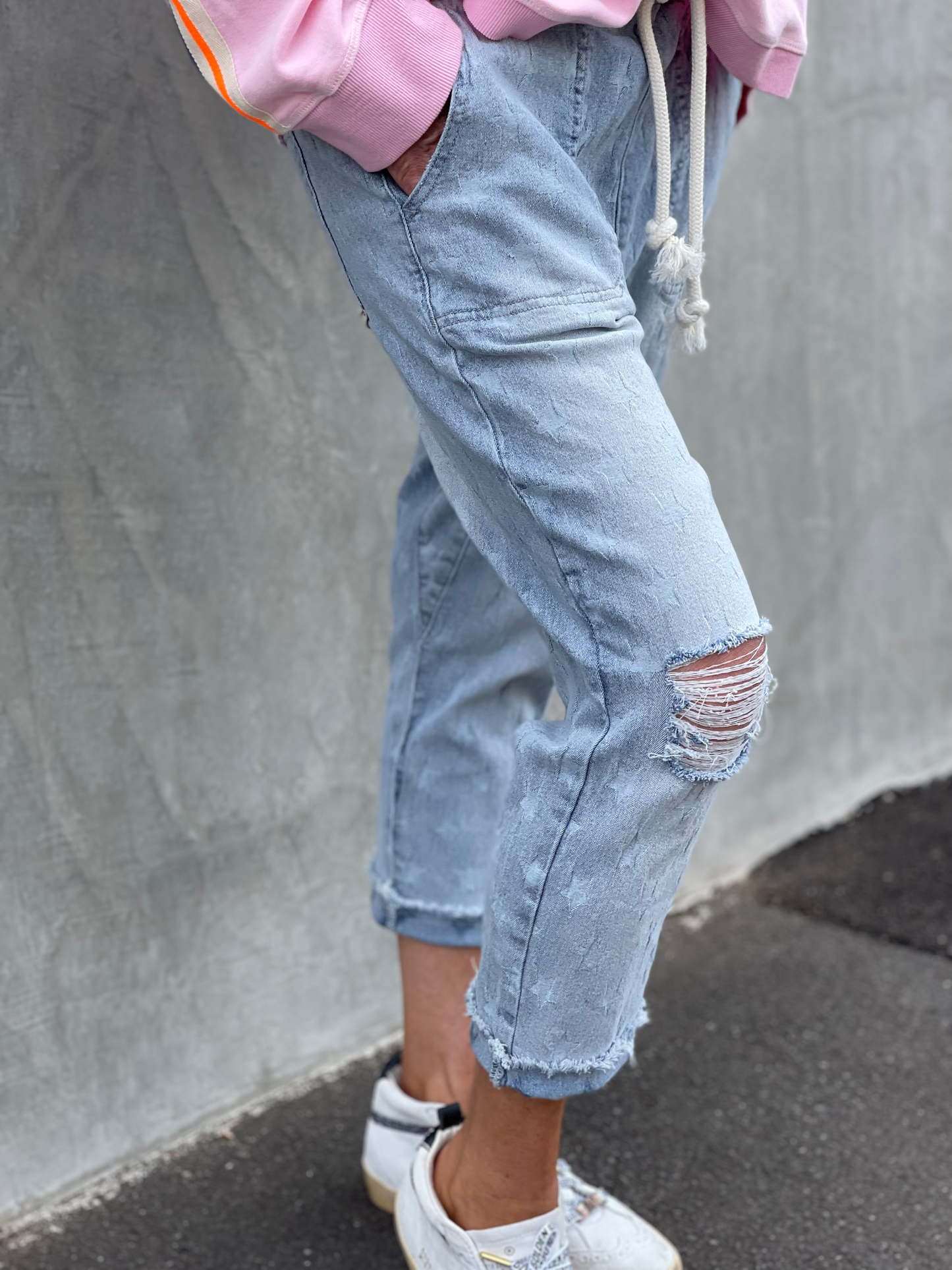 Faded Star Cropped Jeans
