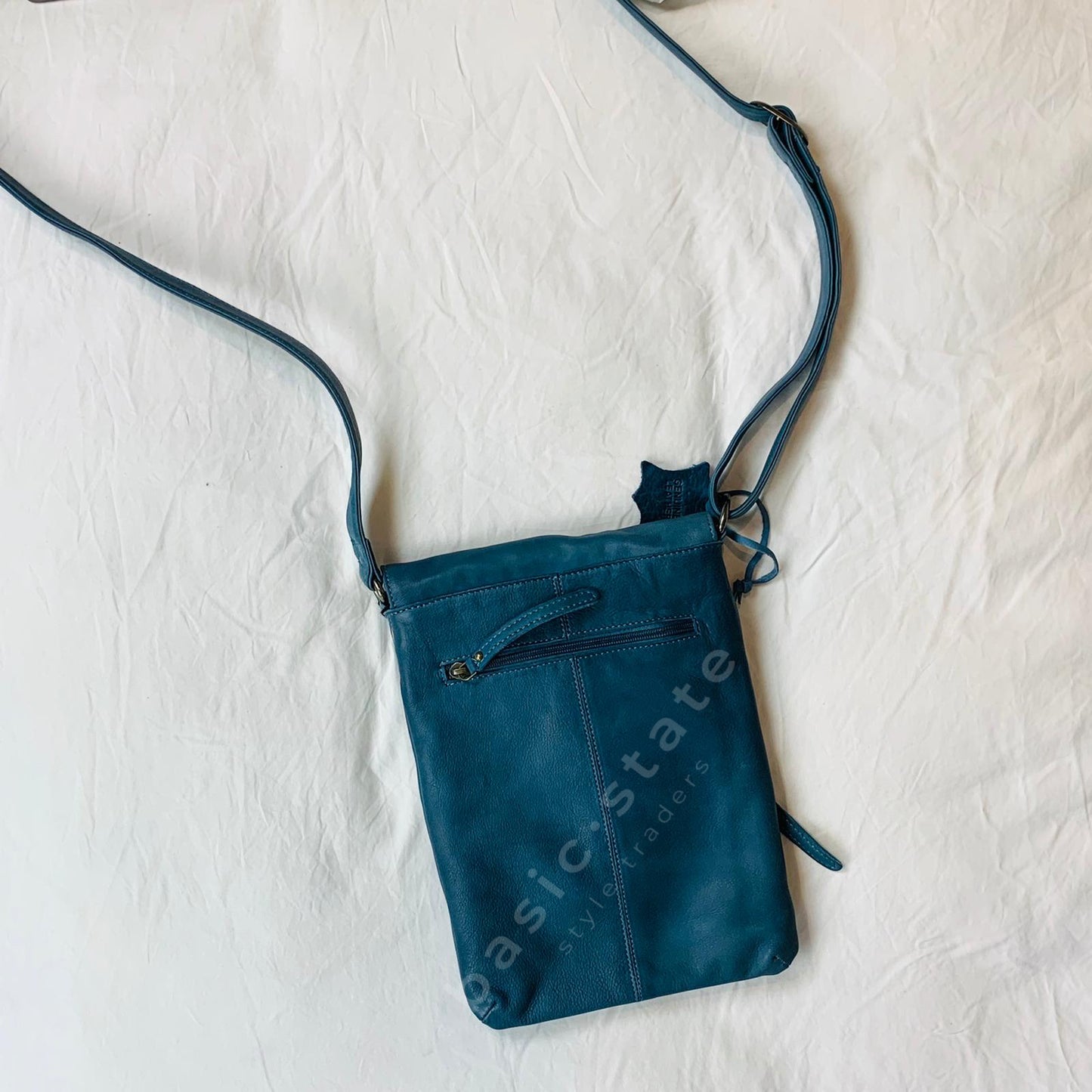 Buy Tayla Leather Bag Rugged Hide Shop Rugged Hide Tayla leather Bag Cross body Bag basic state Rugged Hide Stockist Shop Tayla Leather Bag Midnight Blue Basic State