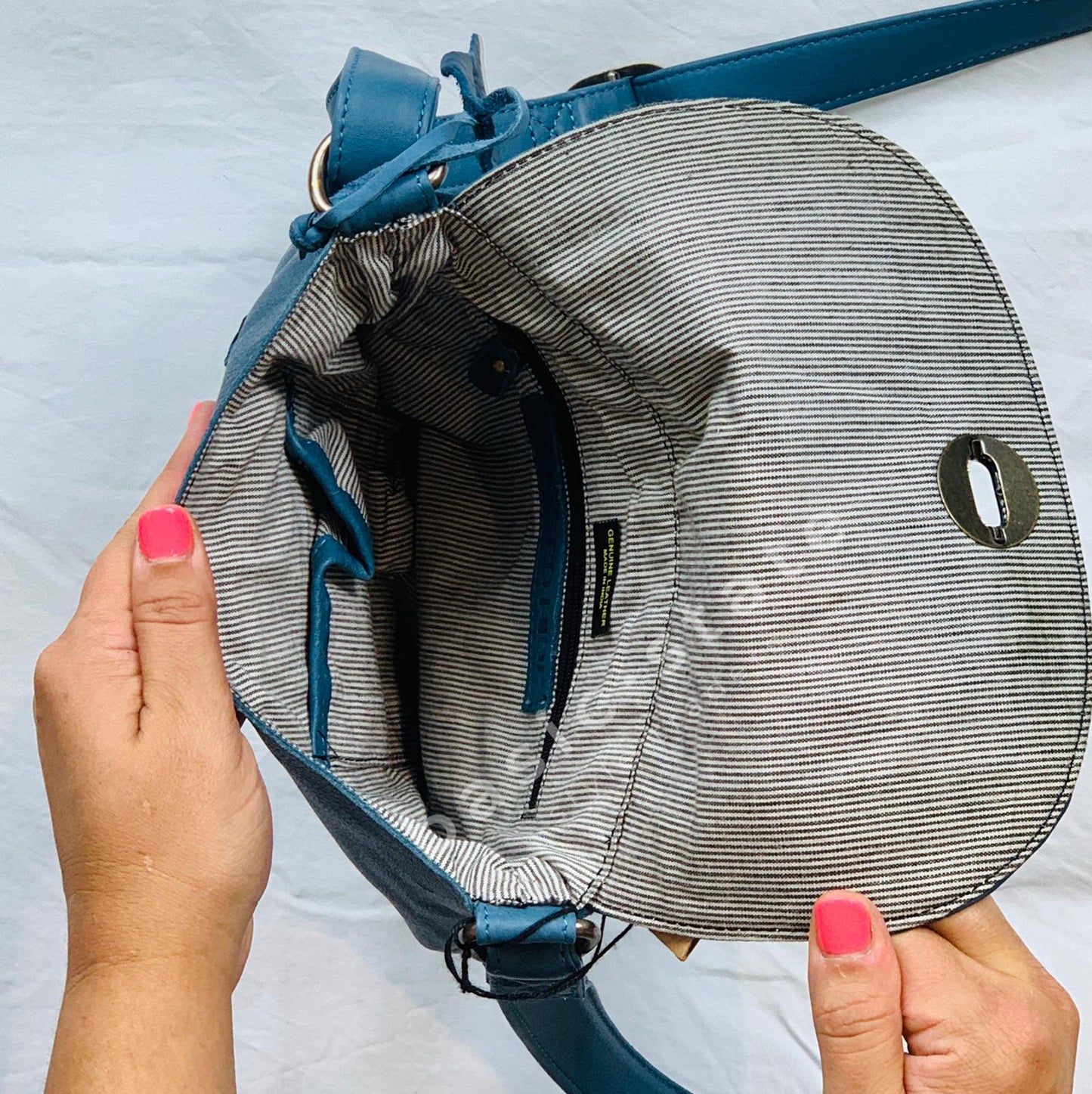 Rugged Hide Tayla Internal features Basic StateBuy Tayla Leather Bag Rugged Hide Shop Rugged Hide Tayla leather Bag Cross body Bag basic state Rugged Hide Stockist