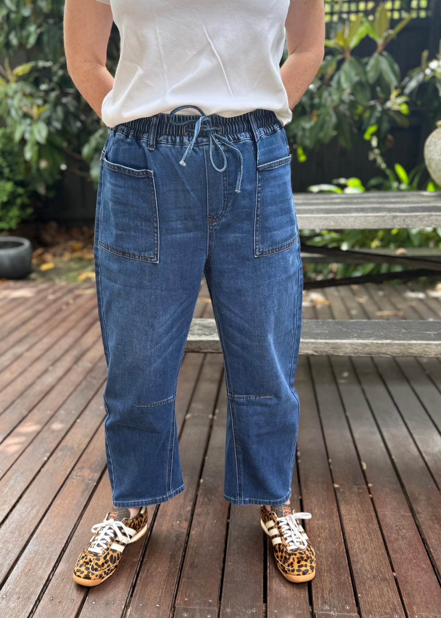 Barrel Leg Jeans - Mid Wash Blue