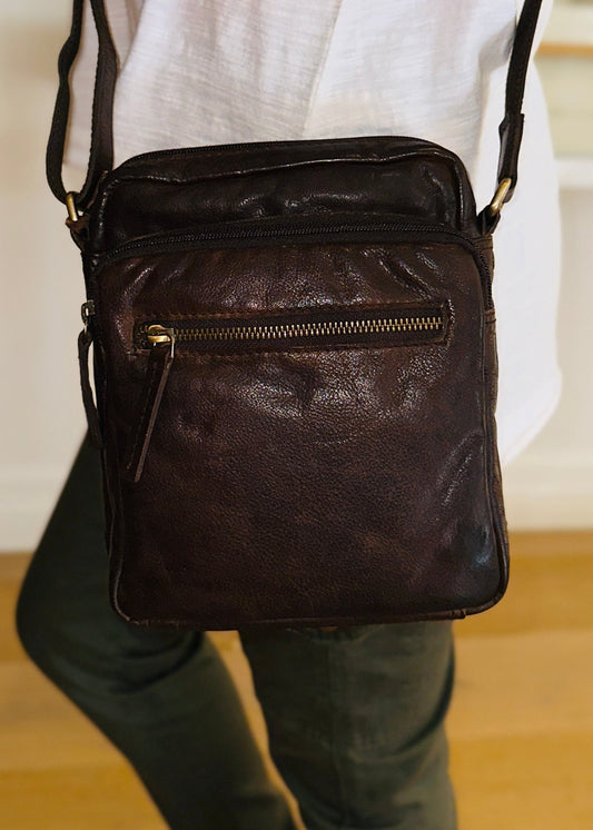 'Helsinki' Small Leather Unisex Satchel