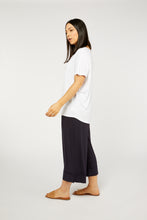 Ivy_Swing_Tee_tani_basic_state_WHITE