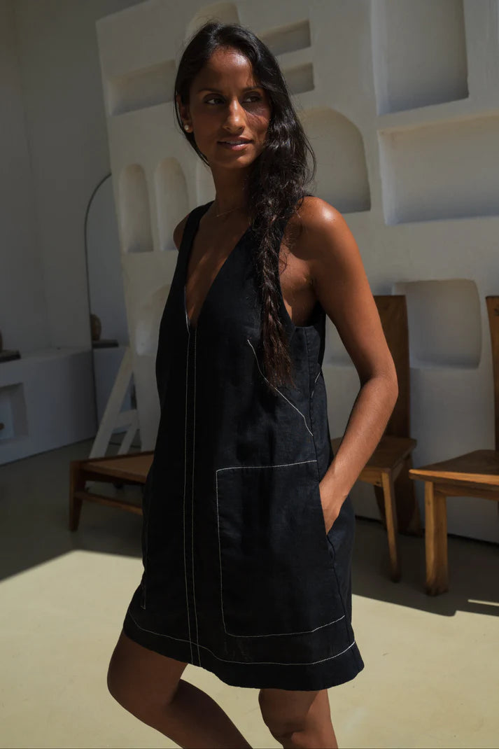 Oversized pocket with exposed stitching detail