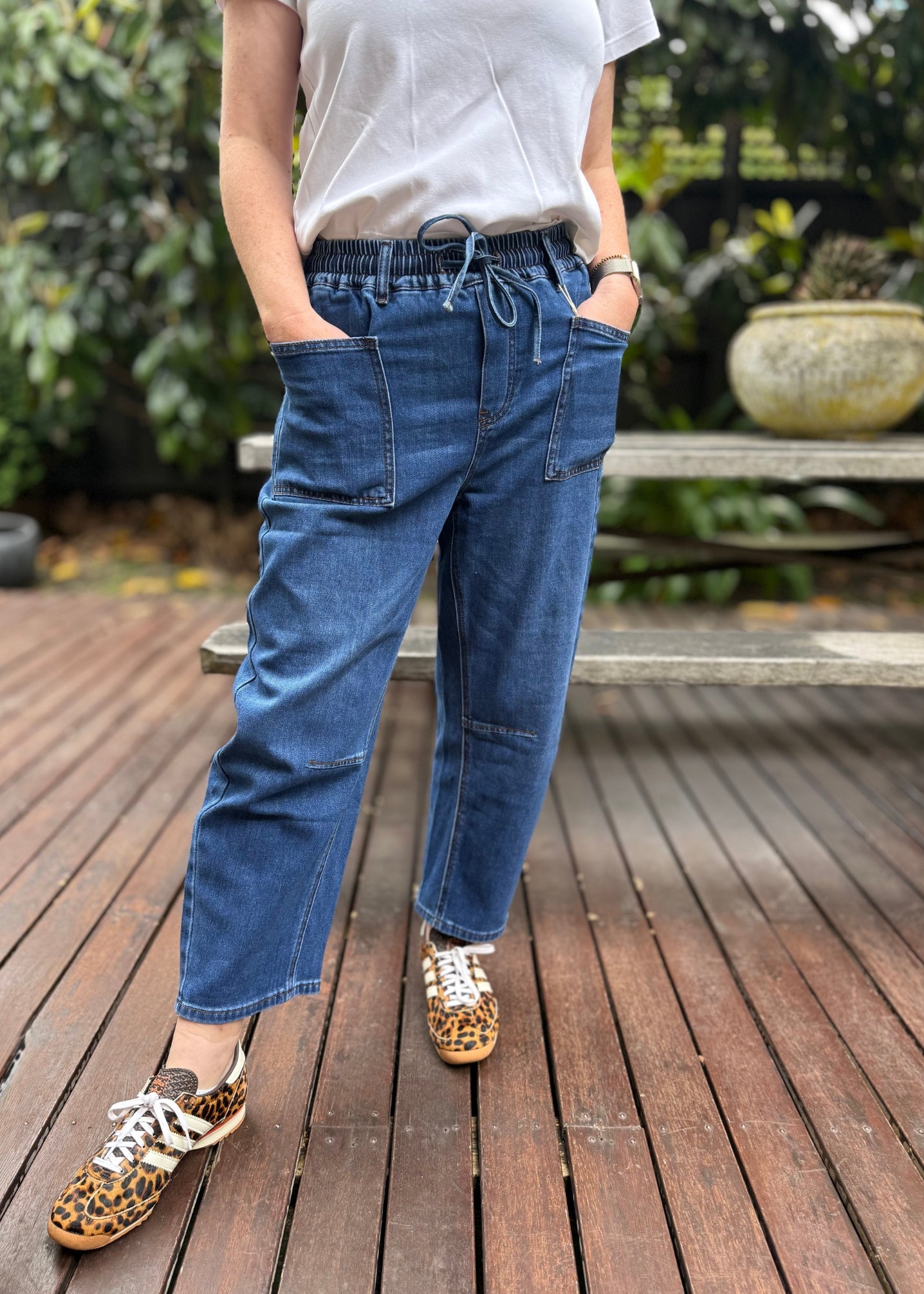 Womens Billy Barrel Leg Jeans Mid Wash Blue 