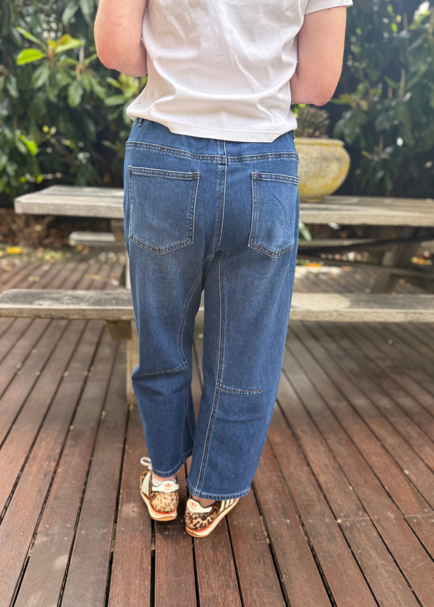 Womens Billy Barrel Leg Jeans Mid Wash Blue 