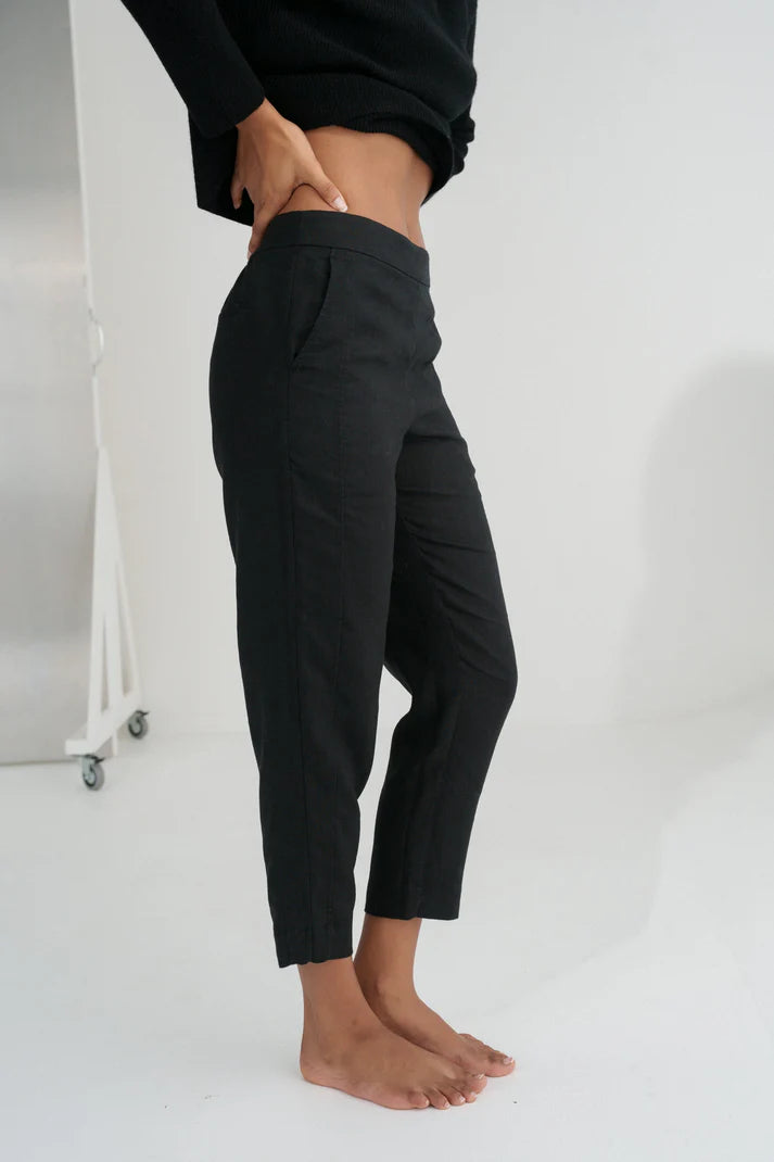 Emer Linen Pants side view in black Linen Lilly Pilly