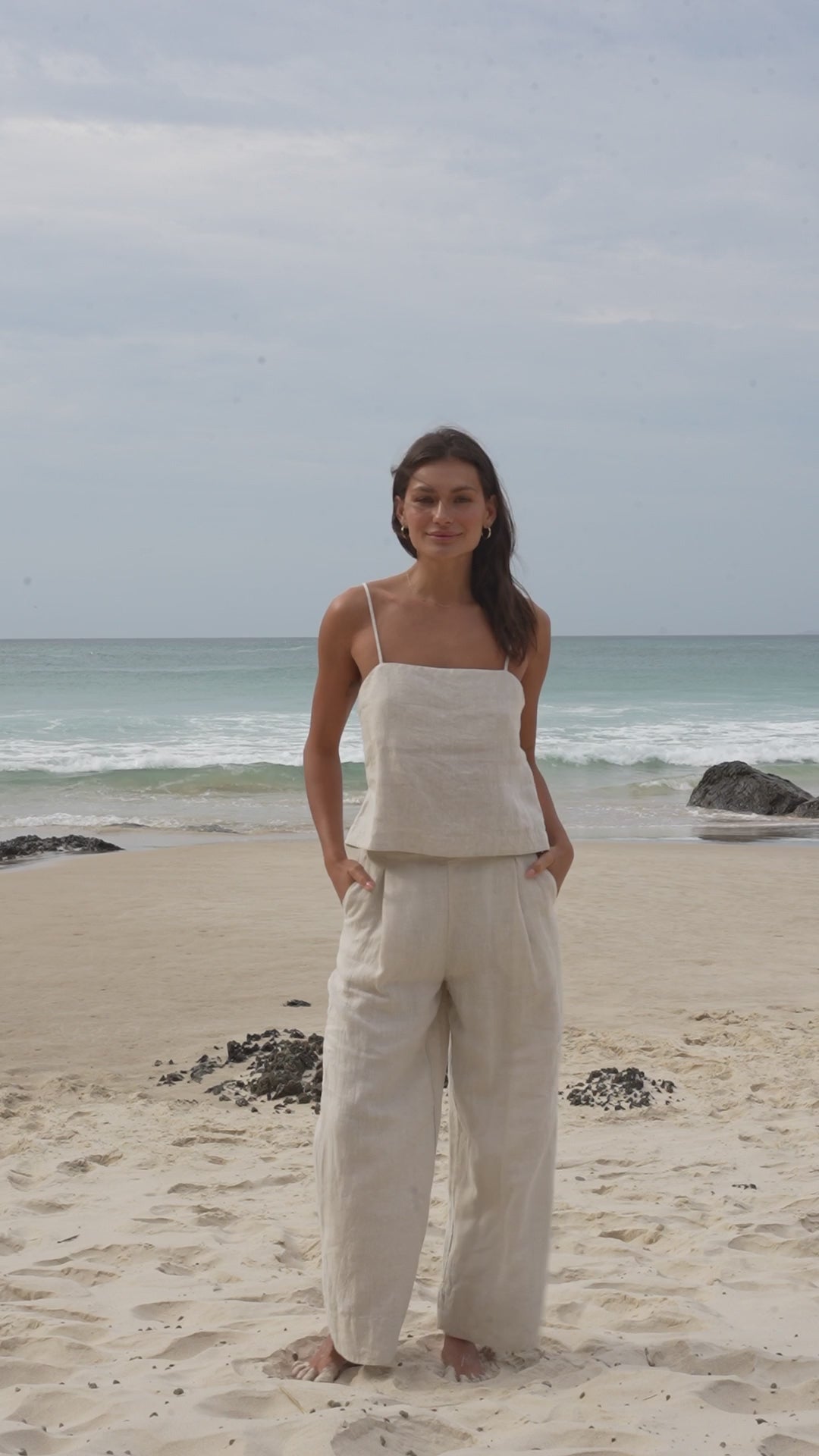 Women’s linen crop pants with pockets
