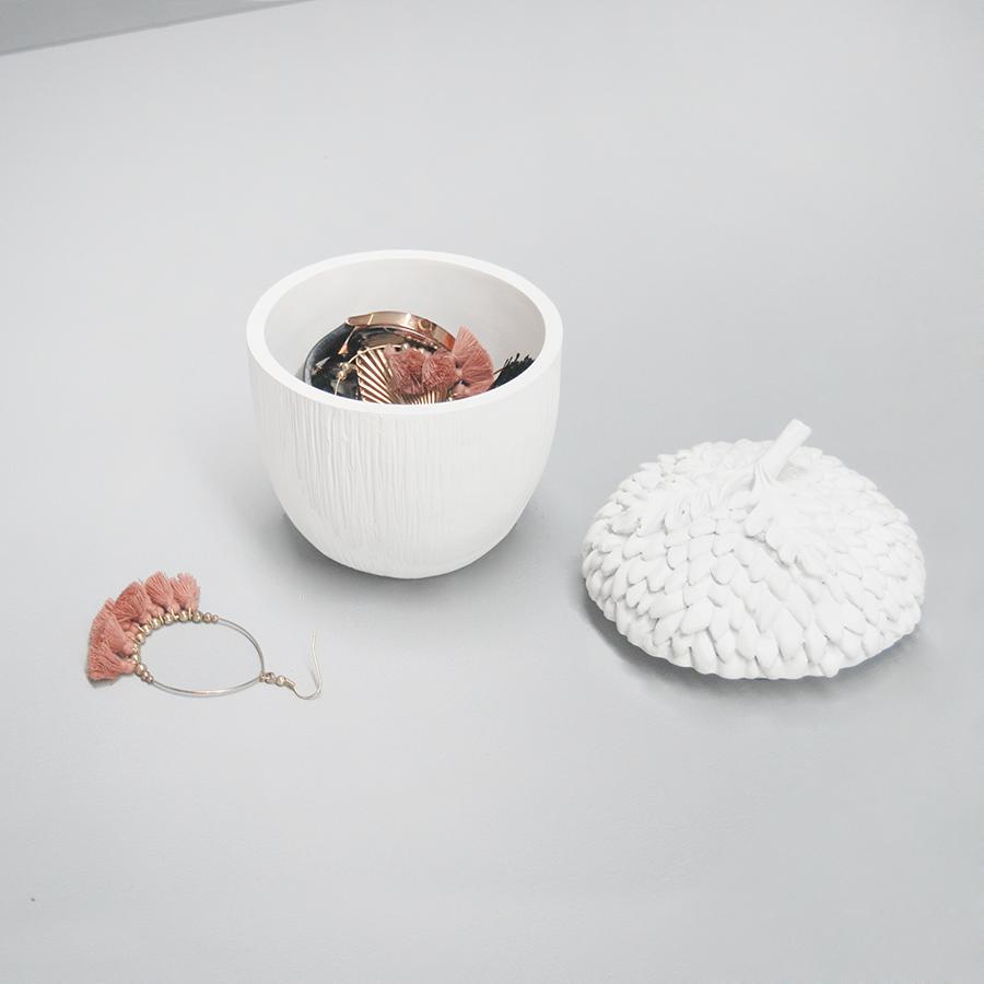 WHITE ACORN SECRET WHITE ACORN BOX STOCKIST BLACK ACORN BOX BLACK ACORN JEWELLERY BOX WHITE MOOSE ACORN BOX