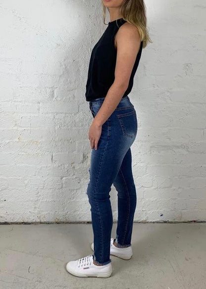 Harper High Waisted Jeans || Distressed Denim